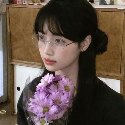 带剑女孩